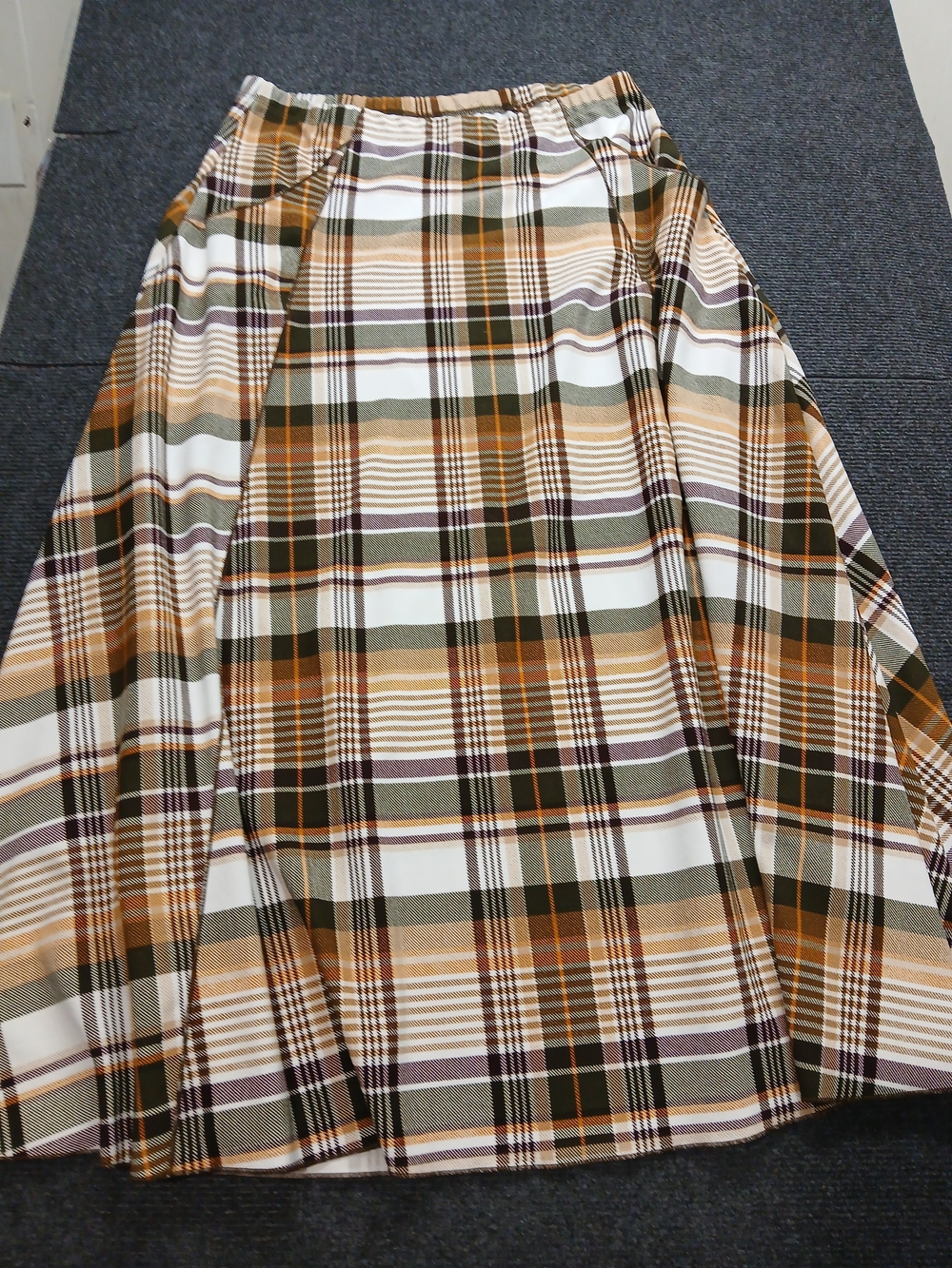 Cato Woman's Sz Large Plaid A-Line Maxi Skirt in Brown, Cream and Green🍁